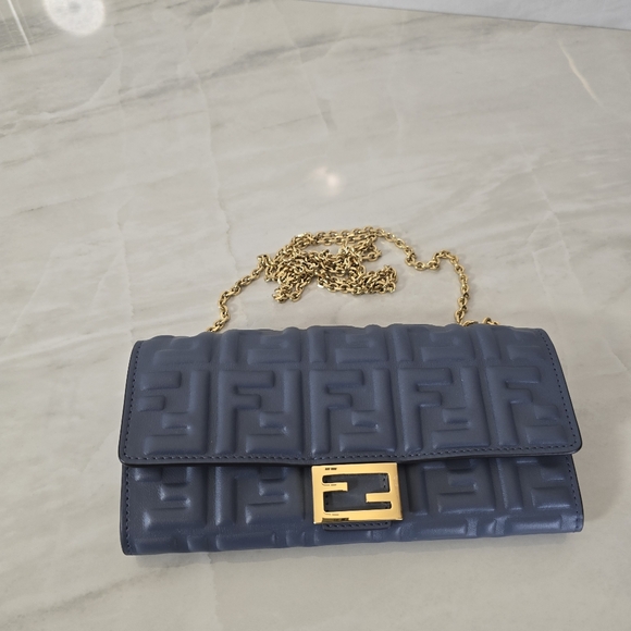 FENDI BLUE NAPPA LEATHER FF LOGO CHAIN WALLET BAGUETTE CROSSBODY BAG - Picture 3 of 15